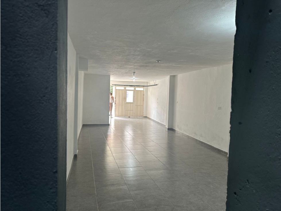 SE ARRIENDA LOCAL COMERCIAL EN ITAGUI, SECTOR LAS MARGARITAS. — foto 2
