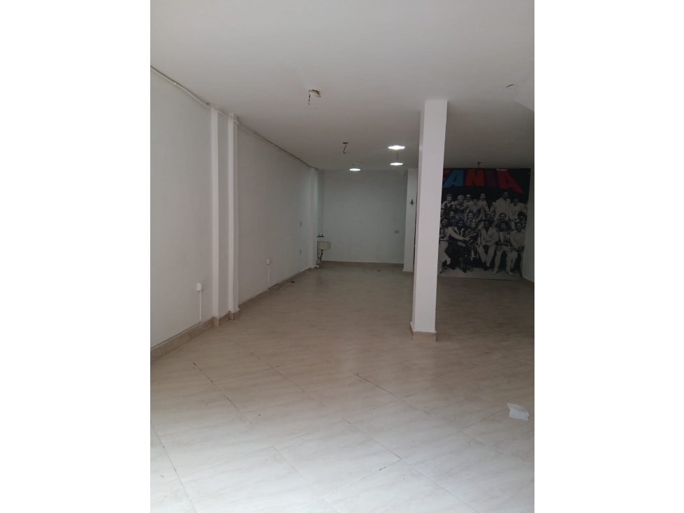 SE ARRIENDA LOCAL EN SABANETA, SECTOR TRES ESQUINAS