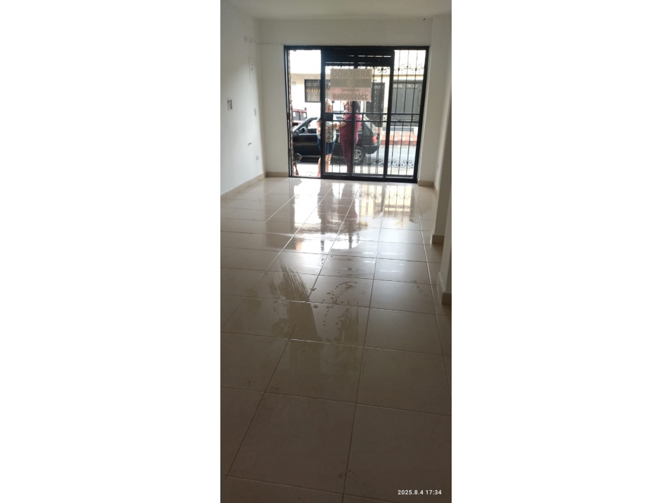 LOCAL COMERCIAL — foto 2
