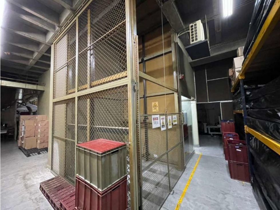SE ARRIENDA BODEGA, SECTOR EL CARMELO - 4