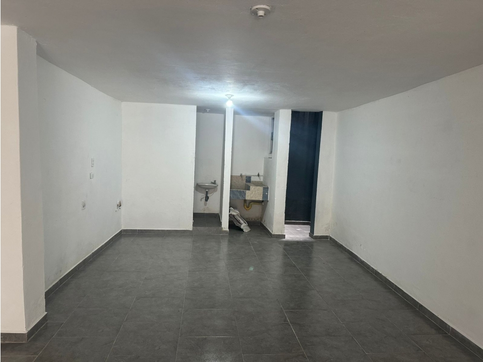SE ARRIENDA LOCAL COMERCIAL EN ITAGUI, SECTOR LAS MARGARITAS. — foto 4