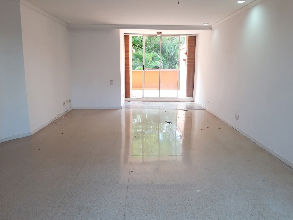 SE ARRIENDA APARTAMENTO EN EL POBLADO, SECTOR RPOVENZA