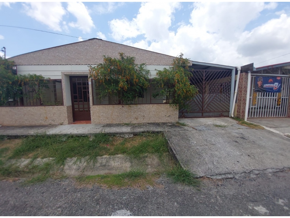 Se vende casa en Altos del Prado 4 recámaras 3 baños buena área — foto 3
