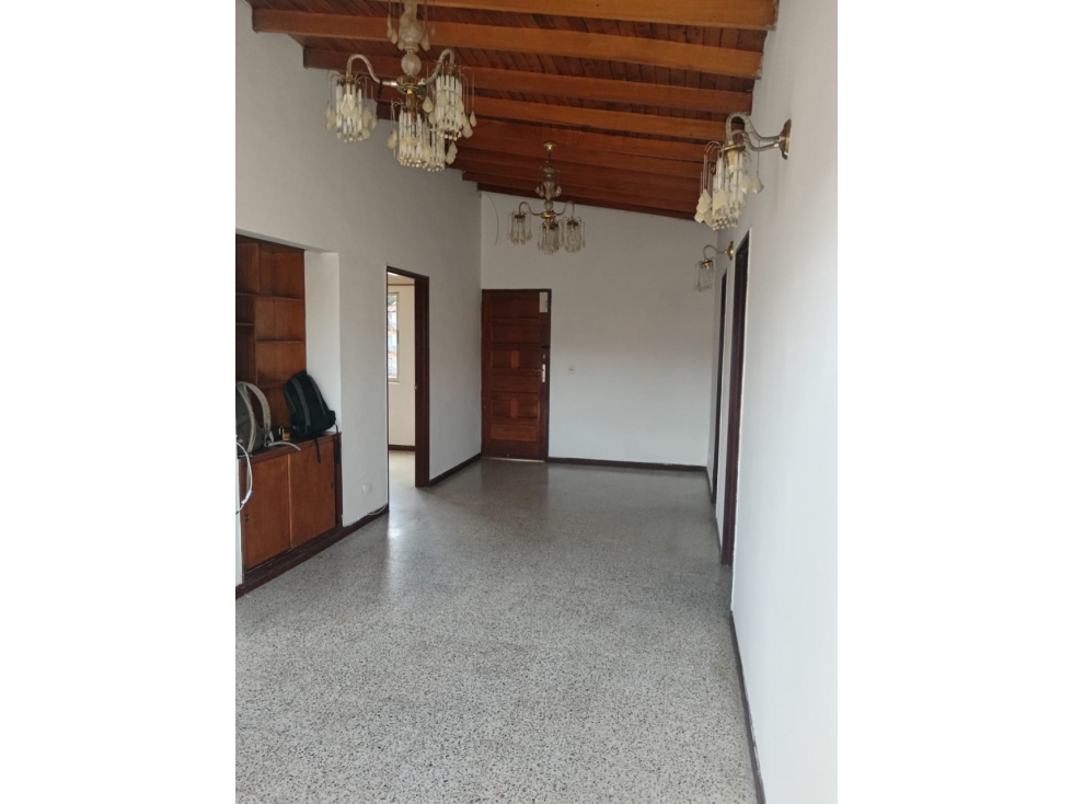 Apartamento cerca al Estadio y Av. Colombia- para remodelar — foto 6