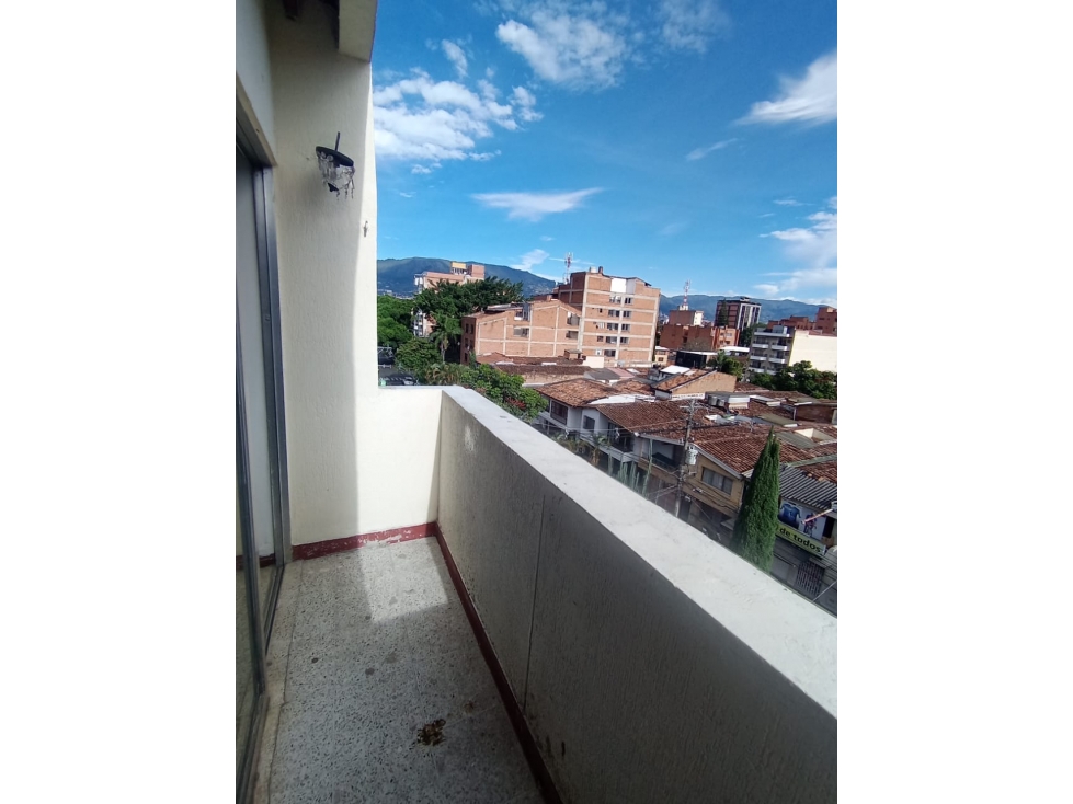 Apartamento cerca al Estadio y Av. Colombia- para remodelar — foto 2