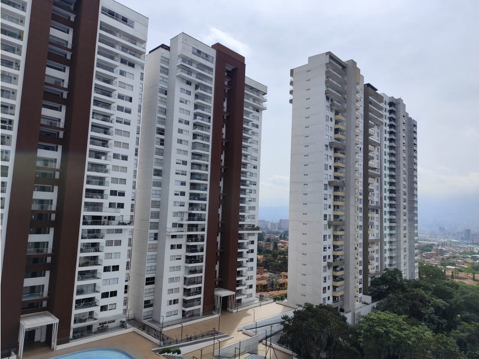 Apartamento amplio en Suramérica- 2 parqueaderos