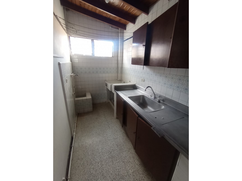 Apartamento cerca al Estadio y Av. Colombia- para remodelar — foto 4