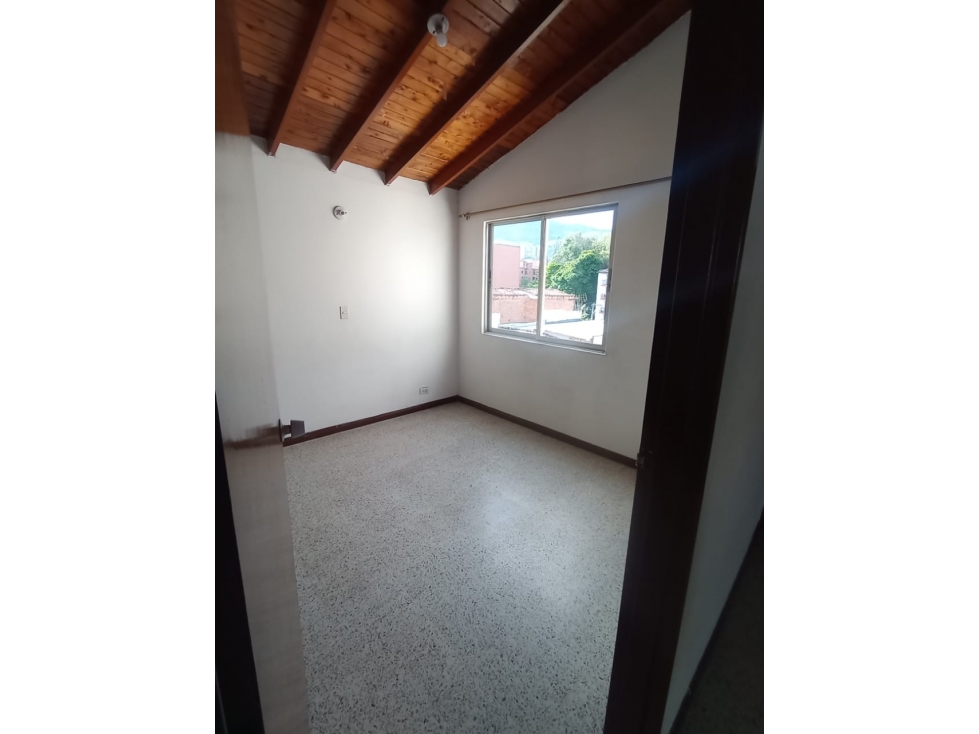 Apartamento cerca al Estadio y Av. Colombia- para remodelar — foto 5