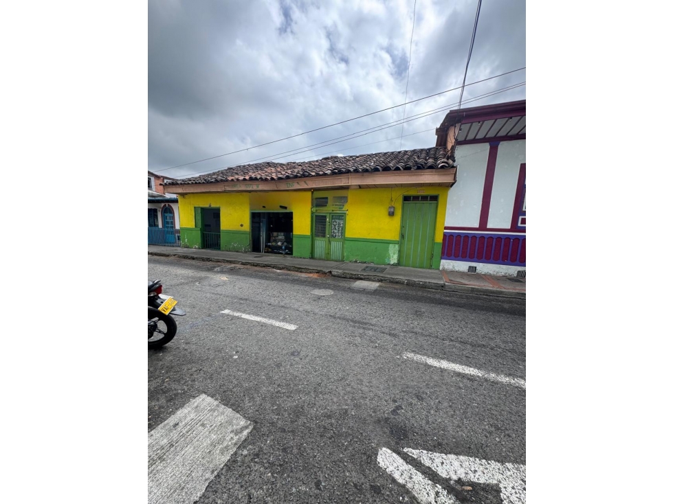 SE VENDE CASA LOTE CALARCA QUINDIO A 1 CUADRA DEL PARQUE PRINCIPAL