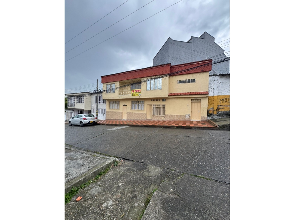 SE VENDE CASA DE DOS PISOS AVENIDA COLON CALARCA QUINDIO