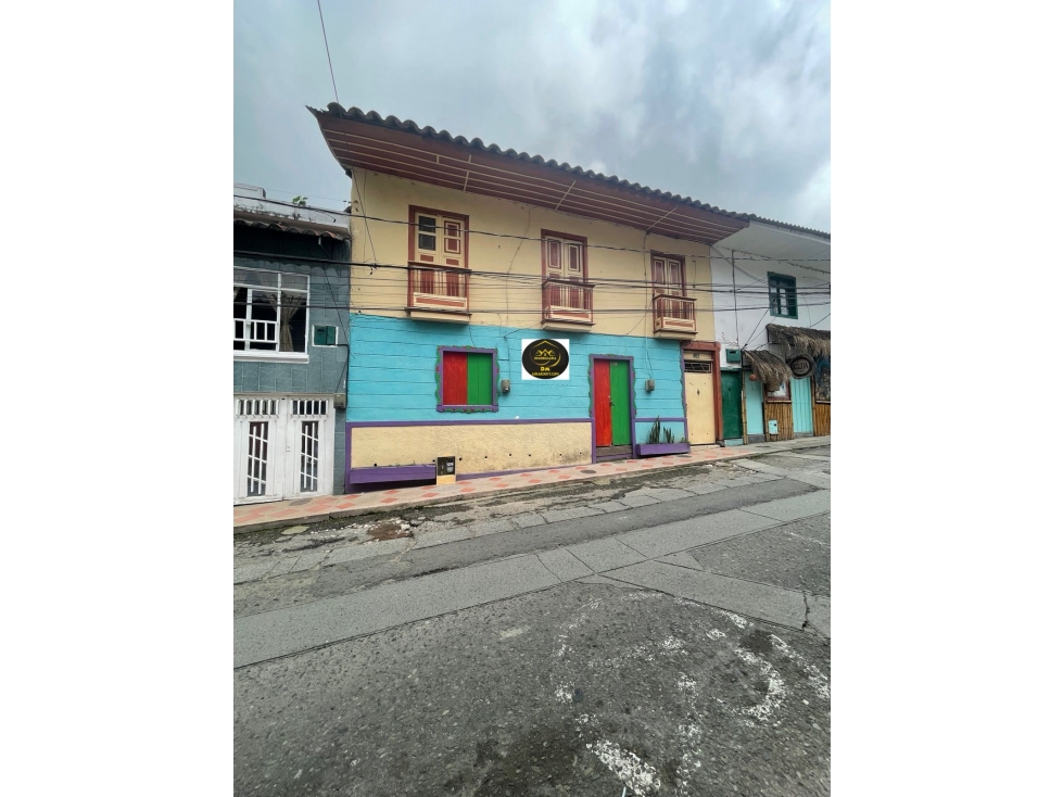 SE VENDE HERMOSA CASA A DOS CUADRAS DE CIRCASIA QUINDIO