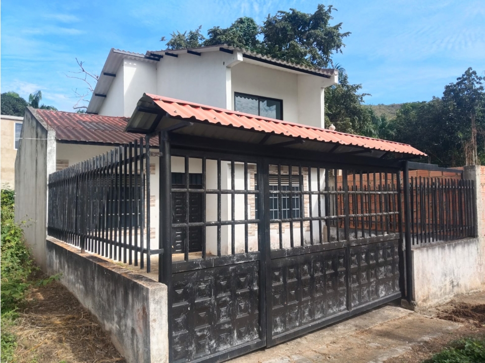 VENDO HERMOSA CASA PISO2 ( SECTOR GUATIMBOL) CARMEN DE APICALA