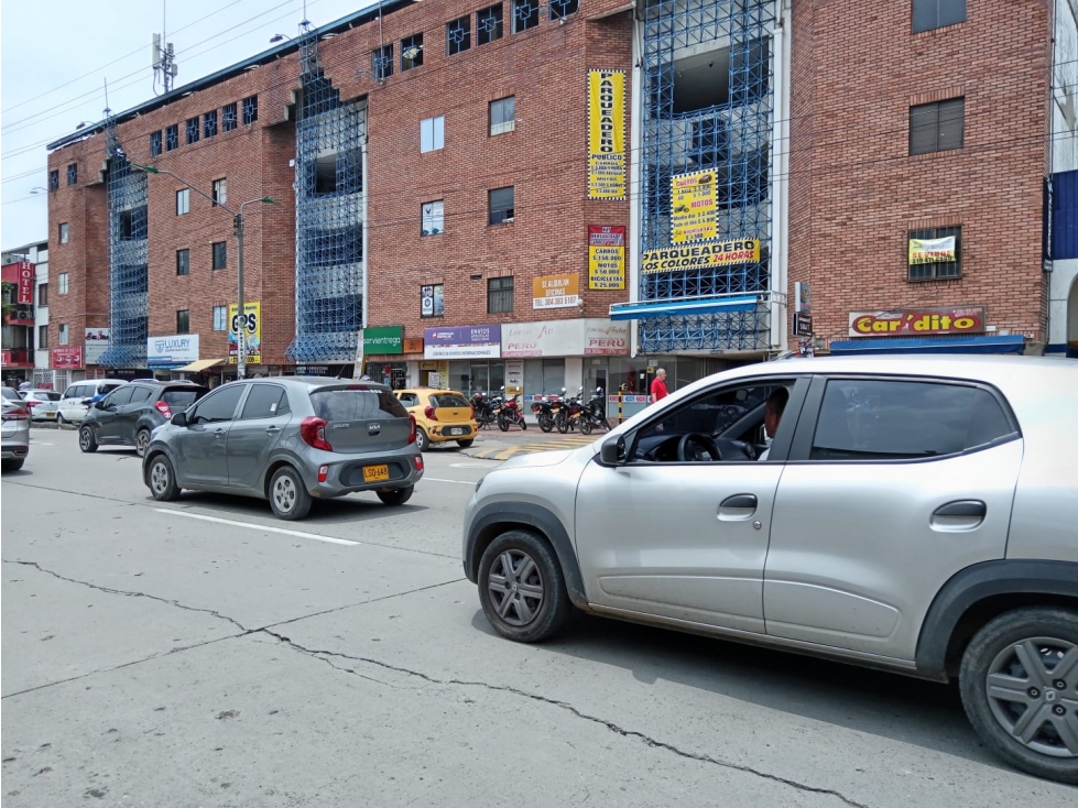 Alquilo oficina en el Norte, frente al terminal de transportes — foto 2
