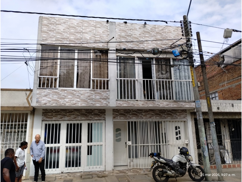 Casa de 2 Niveles en Venta Barrio La Base, Cali