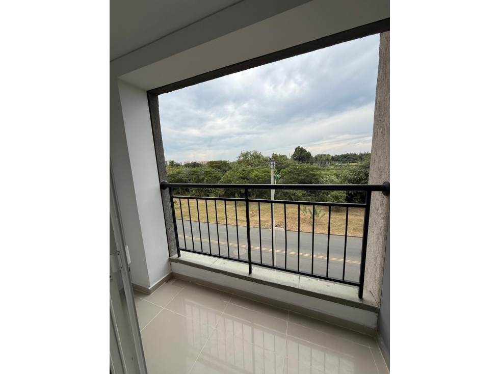 Apartamento en Alquiler B/Ciudad Pacífica Con. Residencial Coral, Cali — foto 2
