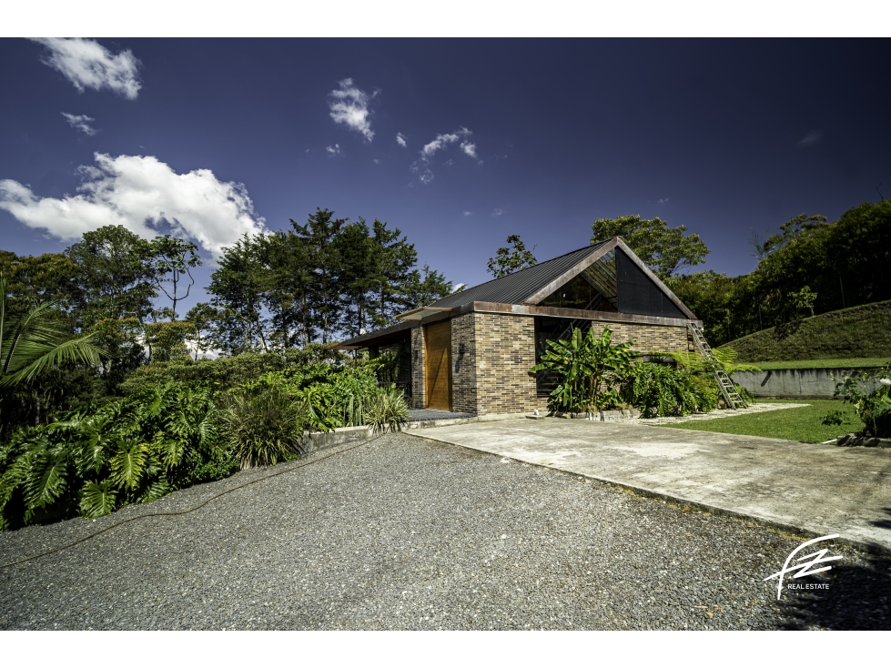 CASA CAMPESTRE EN VENTA EN LA CEJA, ANTIOQUIA