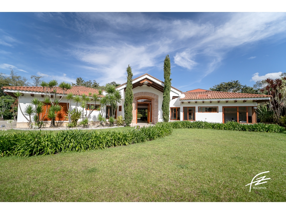 CASA CAMPESTRE EN VENTA EN LLANOGRANDE, ANTIOQUIA