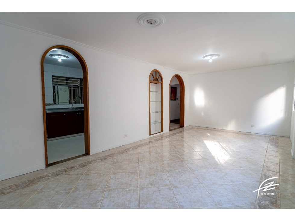 APARTAMENTO EN VENTA EN LAURELES, MEDELLÍN
