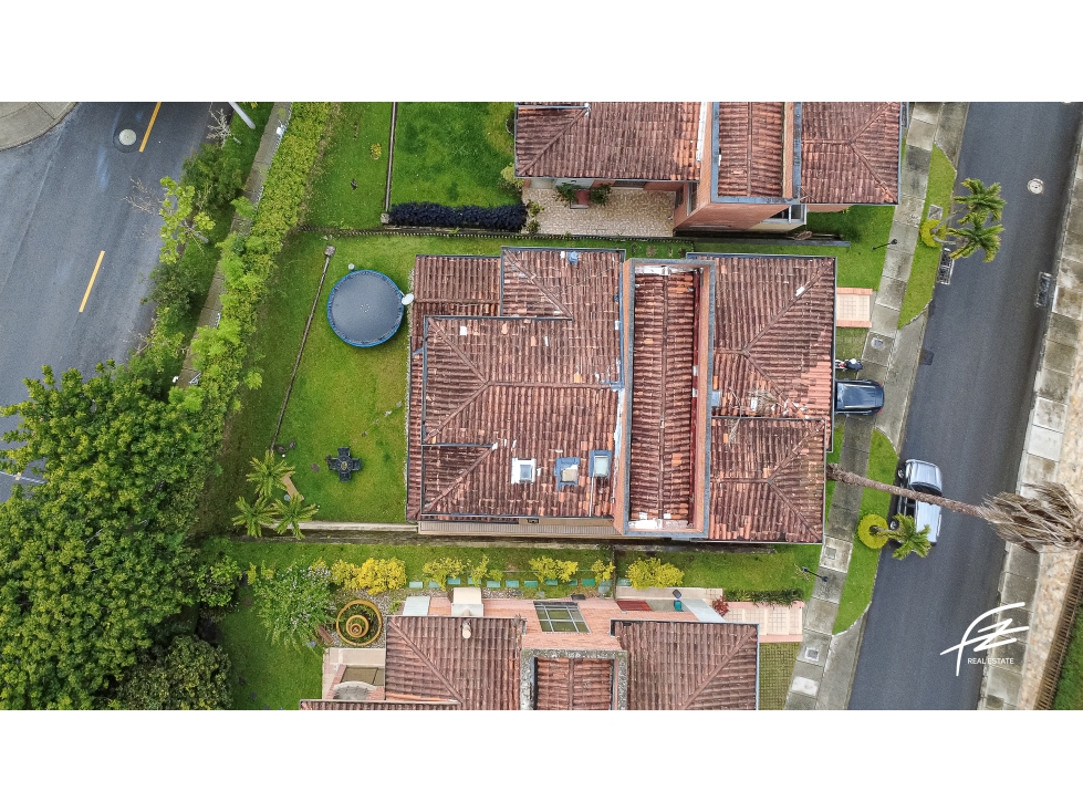 CASA EN VENTA EN ENVIGADO, ANTIOQUIA