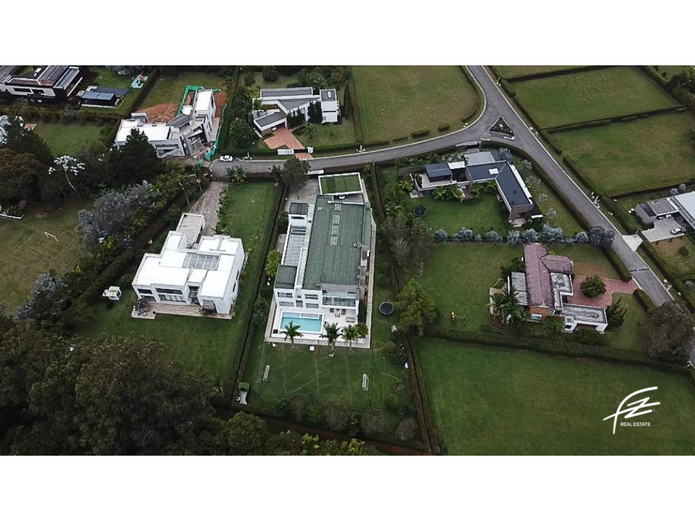 CASA PARA LA VENTA EN LLANOGRANDE, ANTIOQUIA