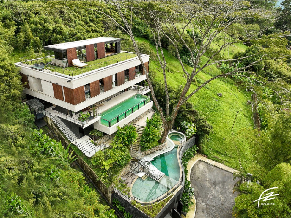 CASA EN VENTA EN LA COLA DEL ZORRO, MEDELLÍN