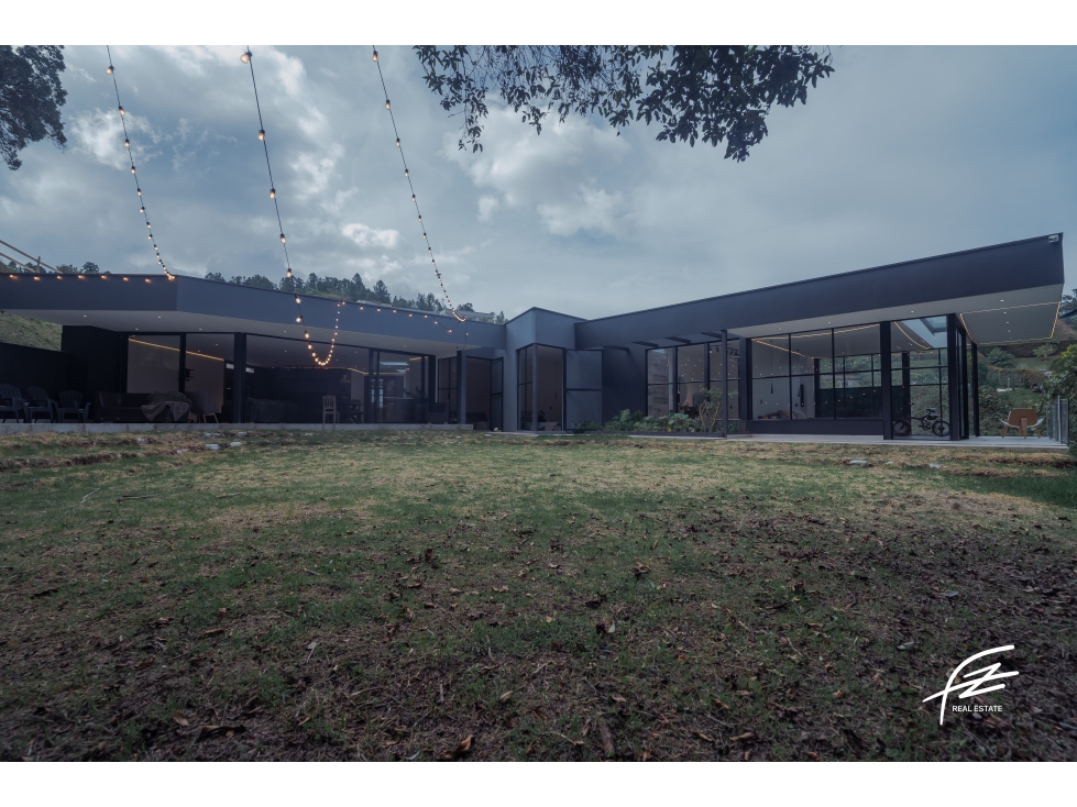 CASA CAMPESTRE EN VENTA EN EL ALTO DE LAS PALMAS, MEDELLÍN