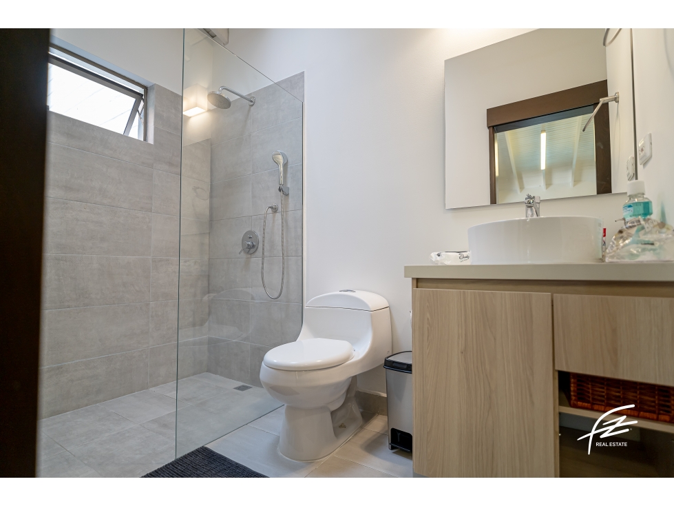 CASA EN VENTA EN LAURELES, MEDELLÍN — foto 4