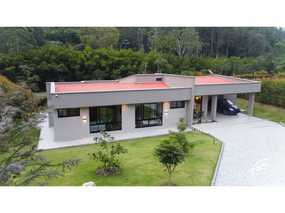 CASA CAMPESTRE EN VENTA EN LLANOGRANDE, ANTIOQUIA