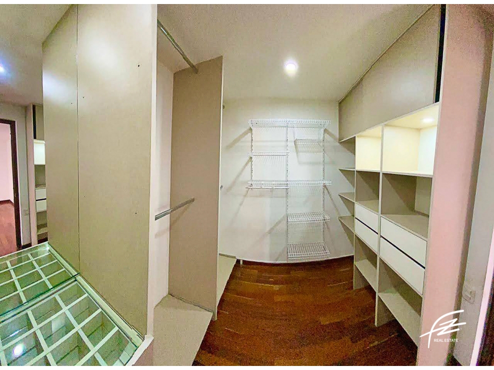 CASA EN VENTA EN PADRE MARIANITO, EL POBLADO MEDELLIN — foto 2