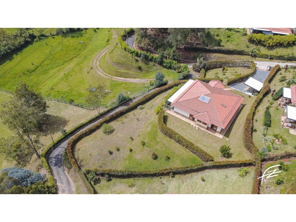 CASA CAMPESTRE EN VENTA EN RIONEGRO, ANTIOQUIA — foto 2