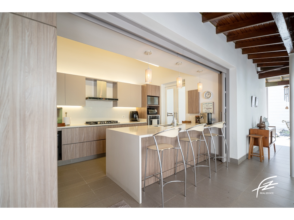 CASA EN VENTA EN LAURELES, MEDELLÍN — foto 2