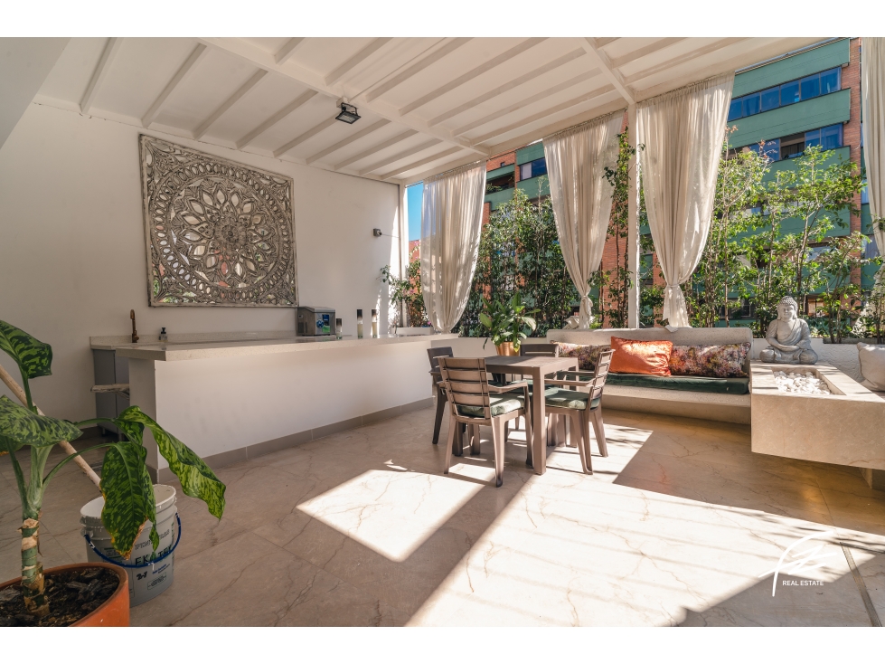 CASA EN VENTA EN LAURELES, MEDELLÍN