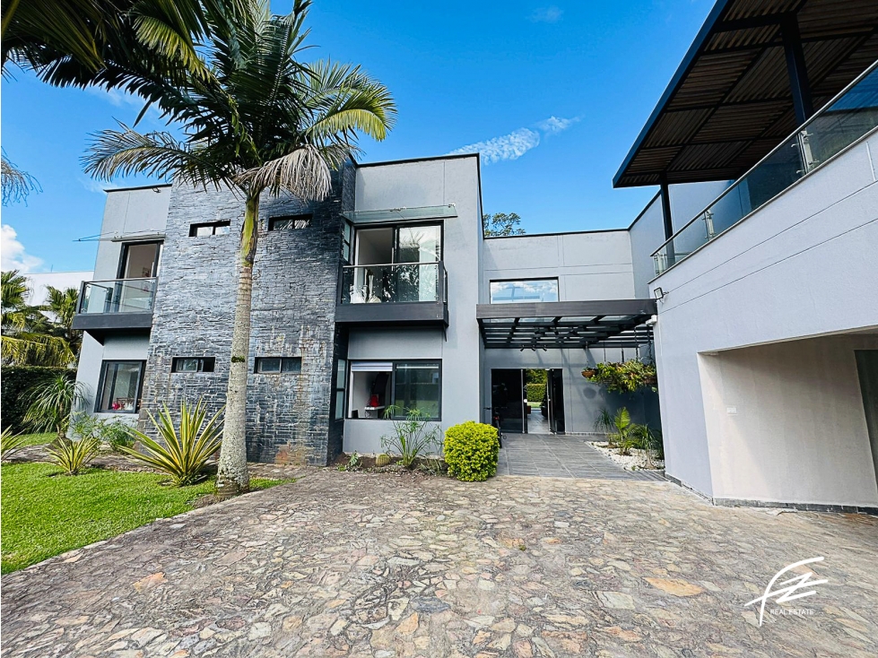 CASA PARA LA VENTA EN LLANOGRANDE, ANTIOQUIA