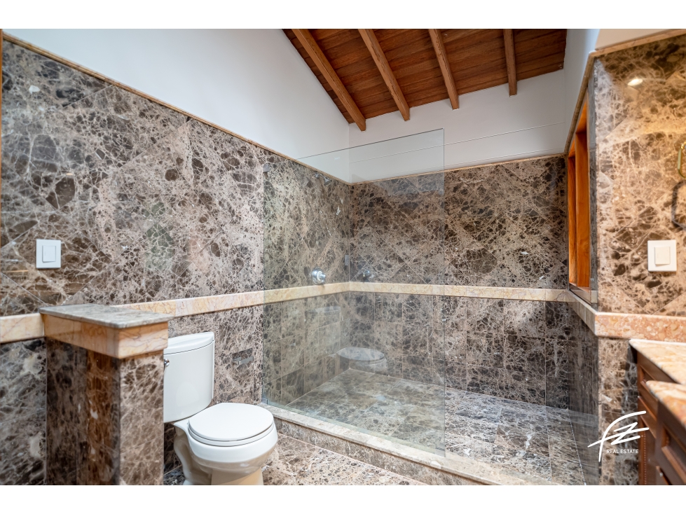 CASA EN VENTA EN LA CALERA, POBLADO MEDELLÍN — foto 3