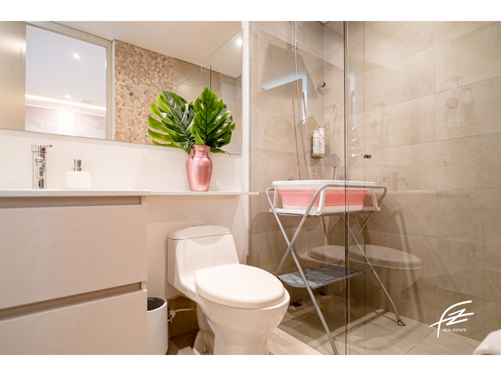 APARTAMENTO EN VENTA EN CASTROPOL, EL POBLADO MEDELLIN — foto 3