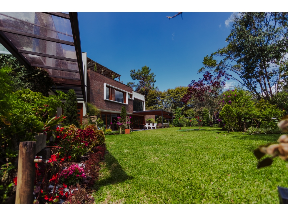 CASA CAMPESTRE EN VENTA EN LA LOMA DEL ESCOBERO, MEDELL — foto 2