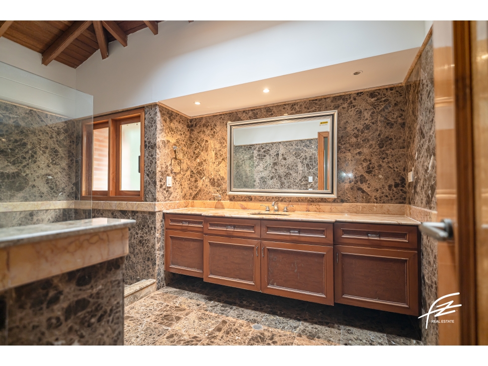 CASA EN VENTA EN LA CALERA, POBLADO MEDELLÍN — foto 4