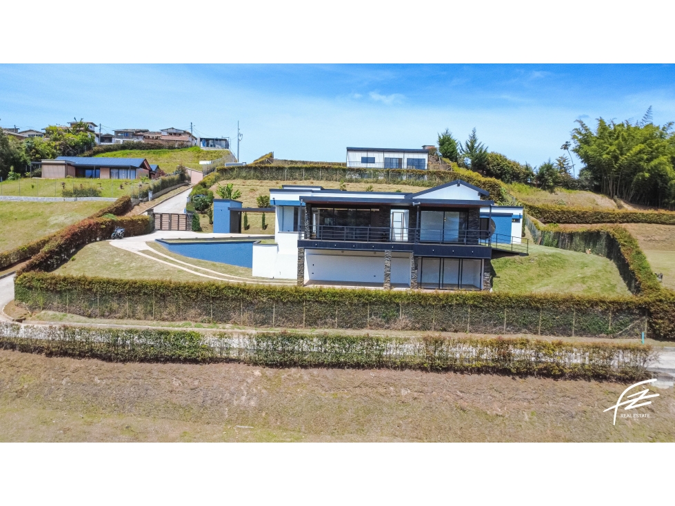 CASA CAMPESTRE EN VENTA EN CARMEN DE VIBORAL, ANTIOQUIA