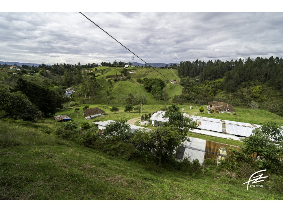 AMPLIA CASA LOTE EN RIONEGRO, ANTIOQUIA