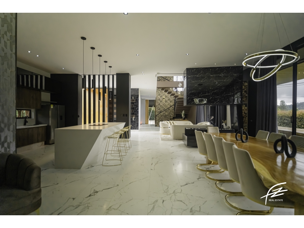 CASA EN VENTA EN EL ALTO DE LAS PALMAS, MEDELLÍN