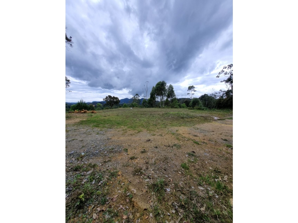 LOTE EN PARCELACIÓN EN PANTANILLO-EL RETIRO