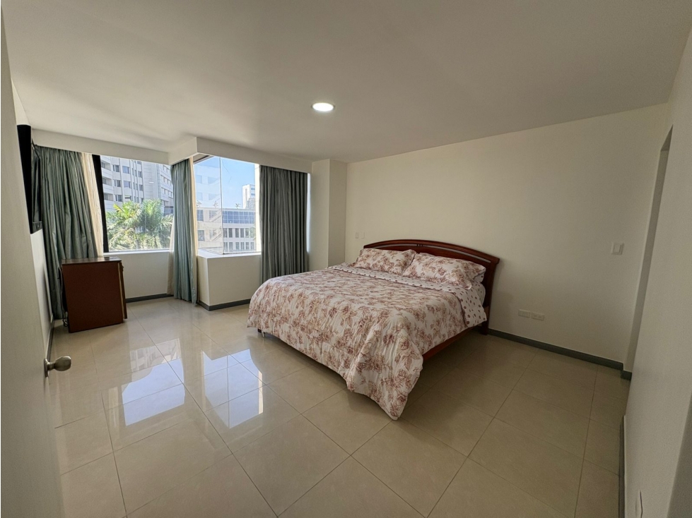 Vendo apartamento amoblado en Torre Hilton Colon