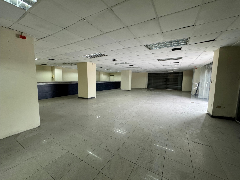 Vendo o alquilo local comercial esquinero en el sur de Guayaquil — foto 5