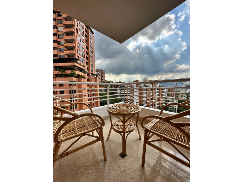Alquiler apartamento amoblado medellin en Provenza amplio