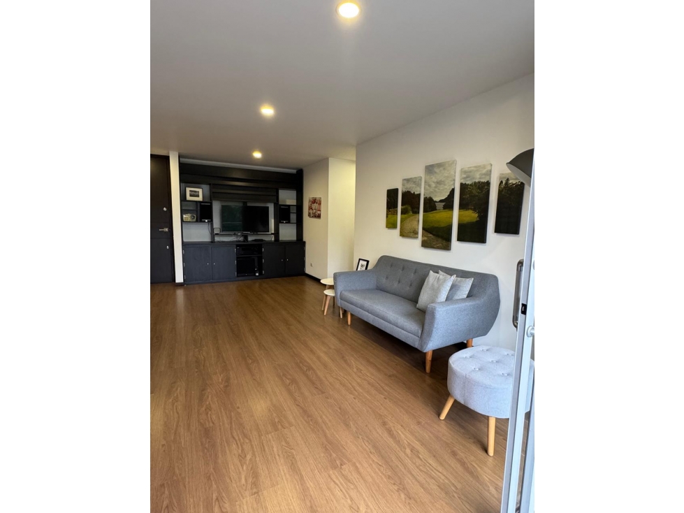 Arriendo apartamento amoblado en El Poblado con balcón y 3 alcobas