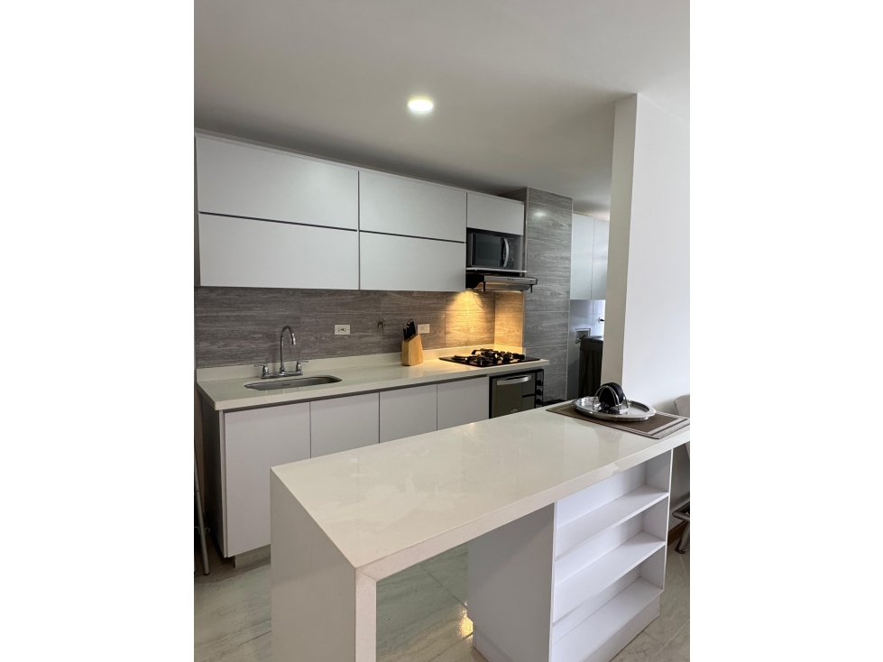Apartamento en alquiler en Medellín amoblado en El Poblado — foto 2