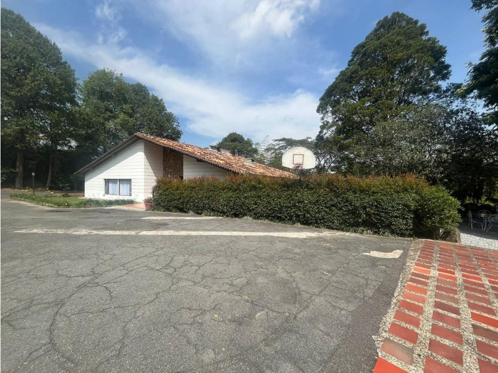 Arriendo casa en envigado, sector loma del chocho — foto 2
