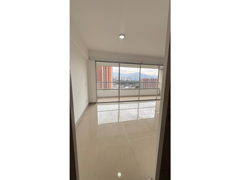 Arriendo loft en sabaneta, SIN MUEBLES, piscina climatizada