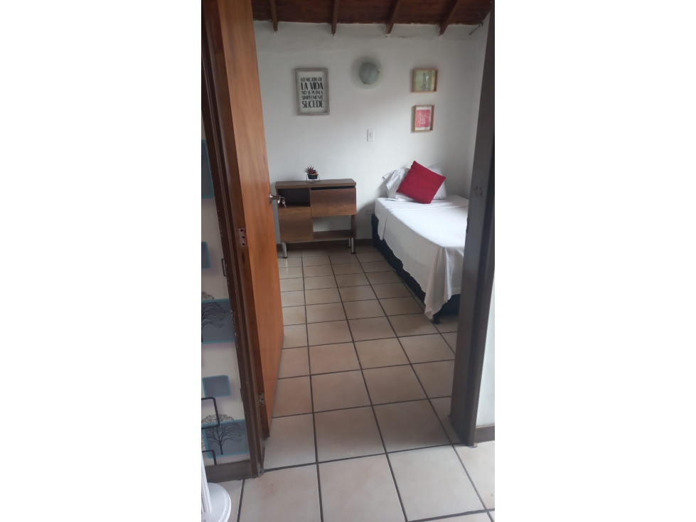 Apartamento itagui arriendo 2 alcobas, balcón y patio en Santamaría — foto 4