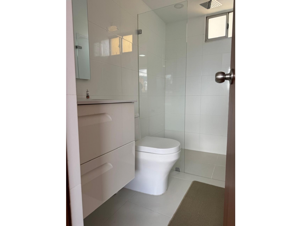 Alquiler de apartamento en Medellín: amoblado de 95 m² en El Poblado — foto 4